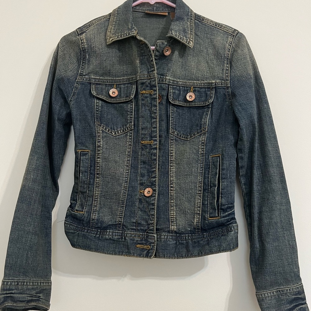 Like new, cropped jean jacket. Size S.